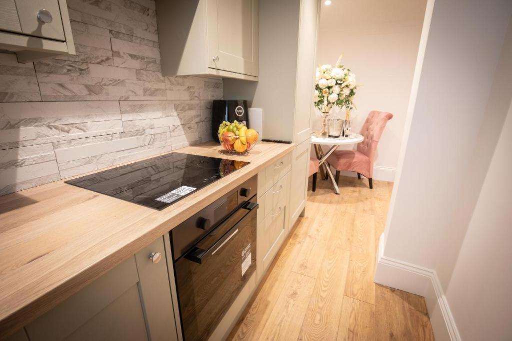 Ridley House Apartment *